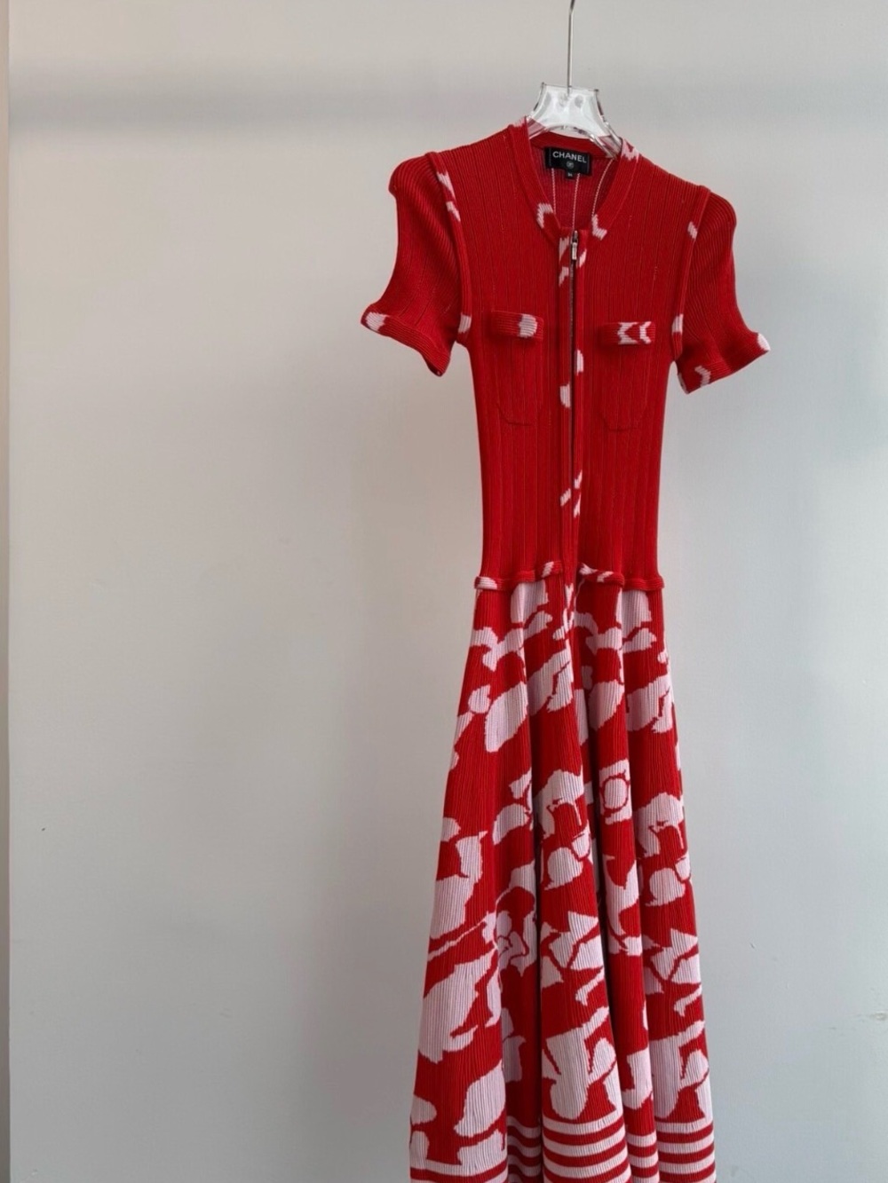 🚩steal CHANEL Red and White Knit Maxi Dress with Zip Front